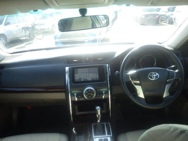 388069 2012 TOYOTA MARK X SEDAN 3.jpg