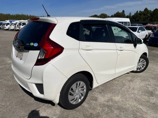 389572 2014 HONDA FIT HATCHBACK 2.jpg