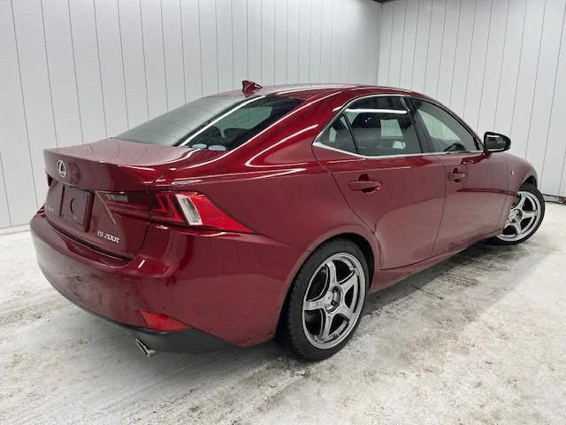 387890 2015 LEXUS IS SEDAN 2.jpg