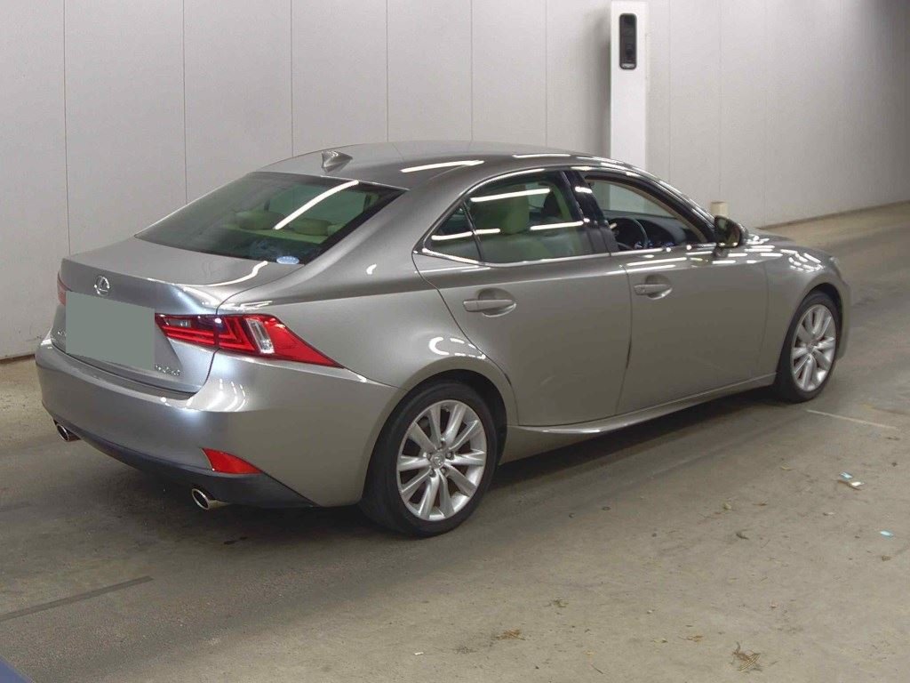 365900 2015 LEXUS IS SEDAN 2.jpg