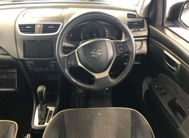 381370 2015 SUZUKI SWIFT HATCHBACK 3.jpg