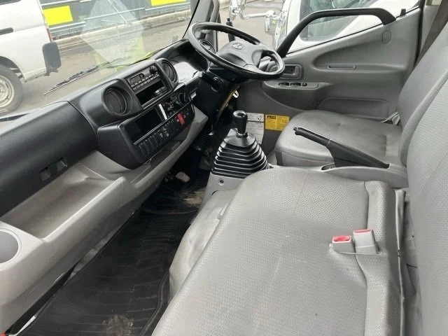 394963 2015 HINO DUTRO TRUCK 3.jpg