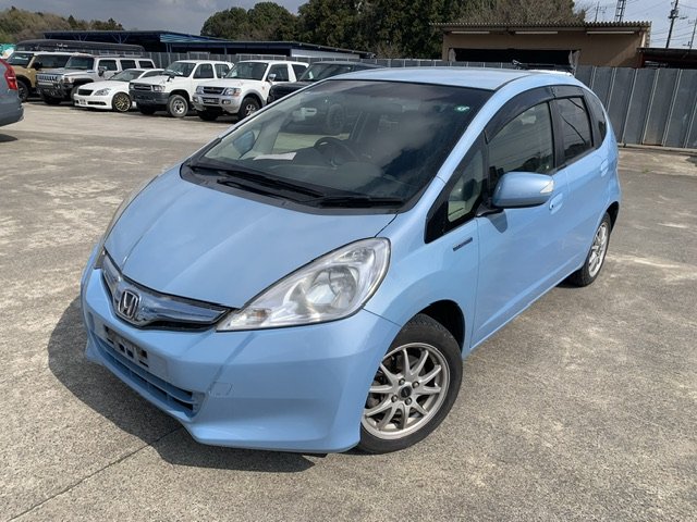 387799 2013 HONDA FIT HYBRID HATCHBACK.jpg