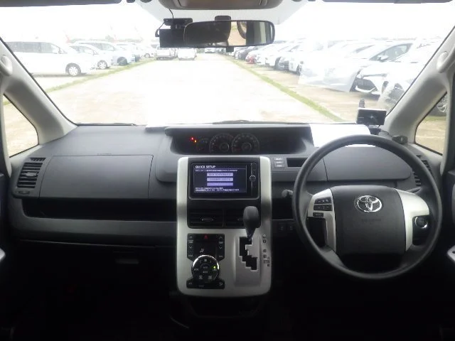 388354 2013 TOYOTA NOAH WAGON 3.jpg