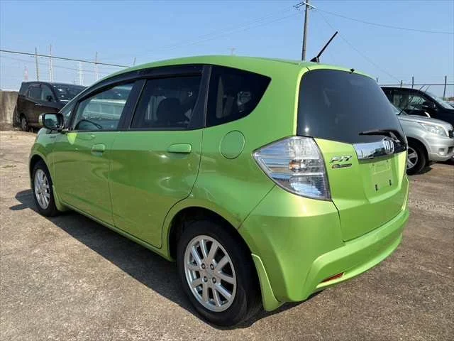 395837 2013 HONDA FIT HYBRID HATCHBACK 2.jpg