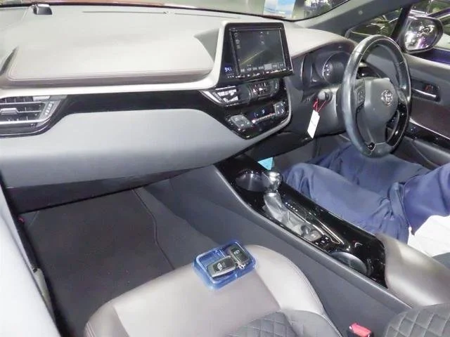 396518 2018 TOYOTA C-HR SUV 3.jpg