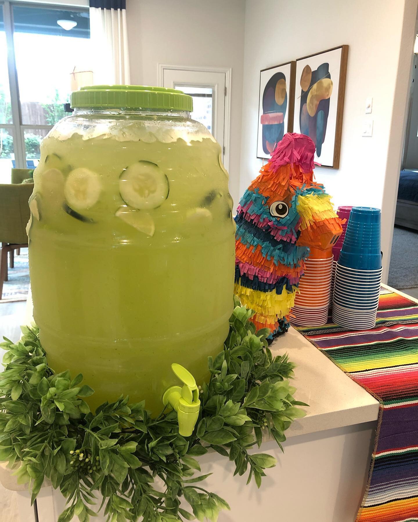 Need to cool down in this heat? Homemade Aguas Frescas &amp; Paletas are the way to go! ☀️

You can order a pushcart and aguas frescas for your next gathering with us🥳

#paleteriasanmarcos #dallastexas #paleteria #paletas