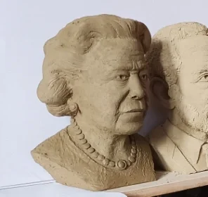 Ebenezer Christian, God Bless the Queen, 20cmX15cmX16cm.webp