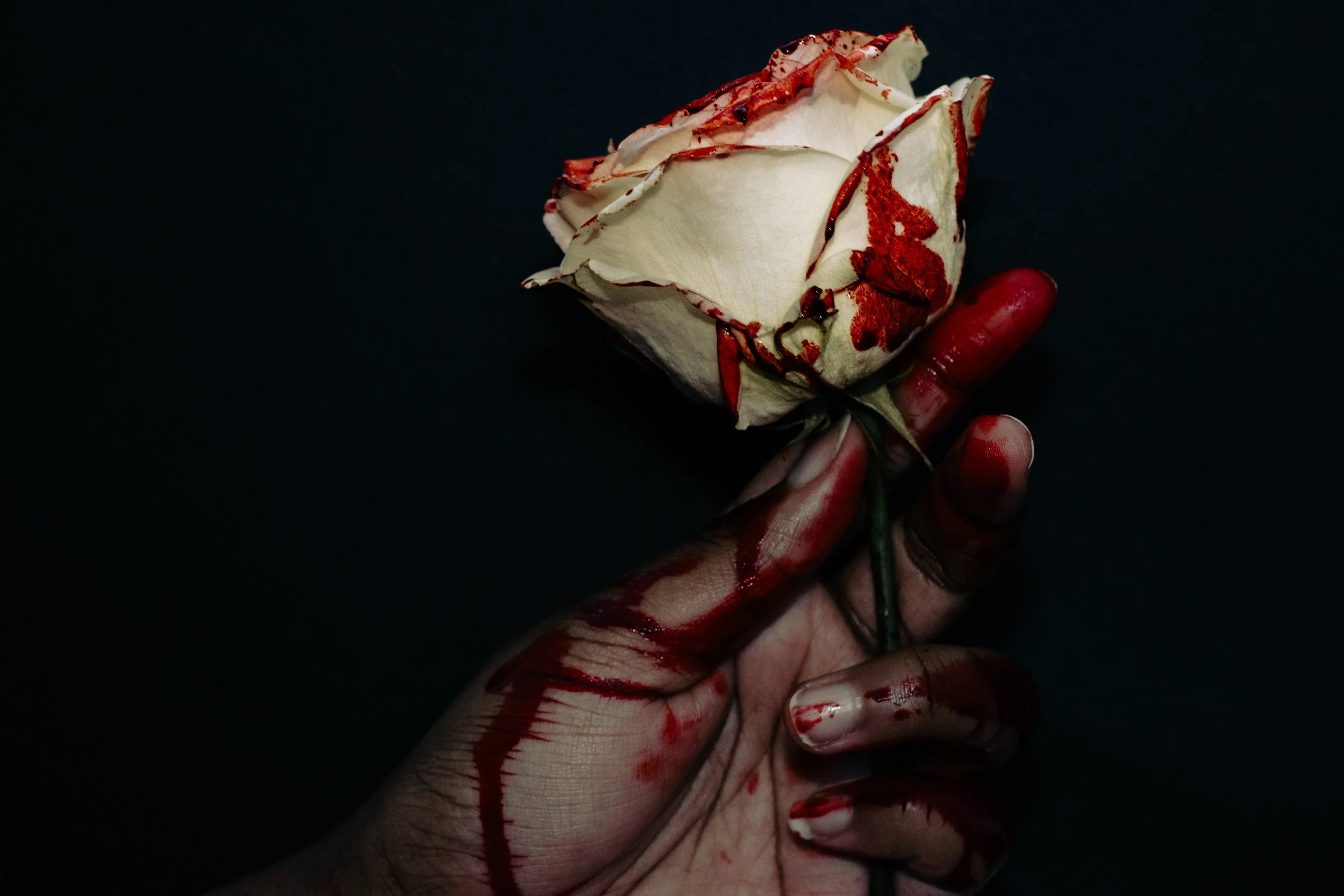 DéyRoper_It Hurts To Hold_Phototgraphy.JPG