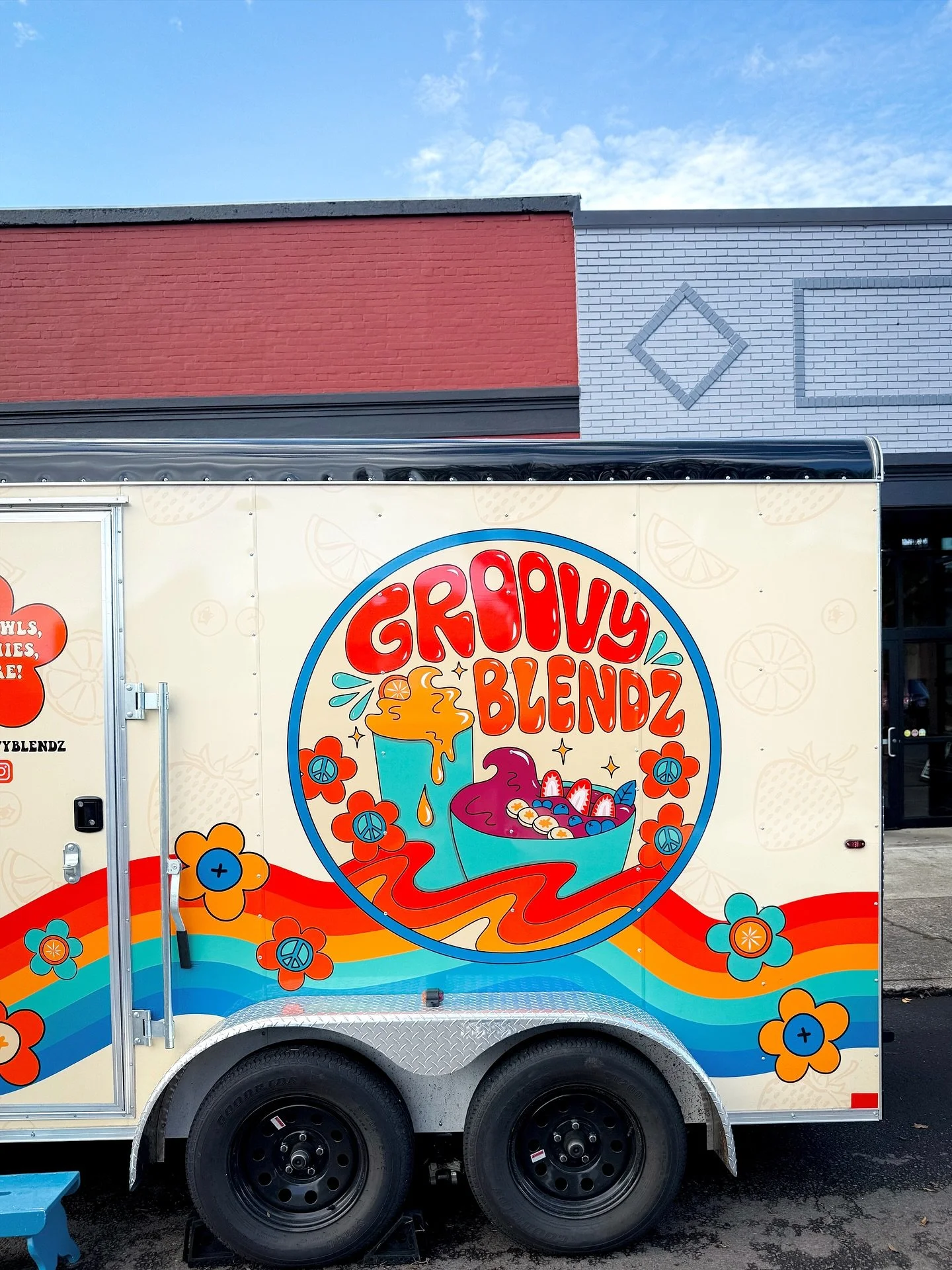 Holiday Market food cart announcement!!! So excited that @staygroovyblendz is going to be at the market both days this year offering up their delicious a&ccedil;a&iacute; bowls, smoothies, and more. The best fuel for that holiday shopping 🥤🍊🫐🍓🛍️