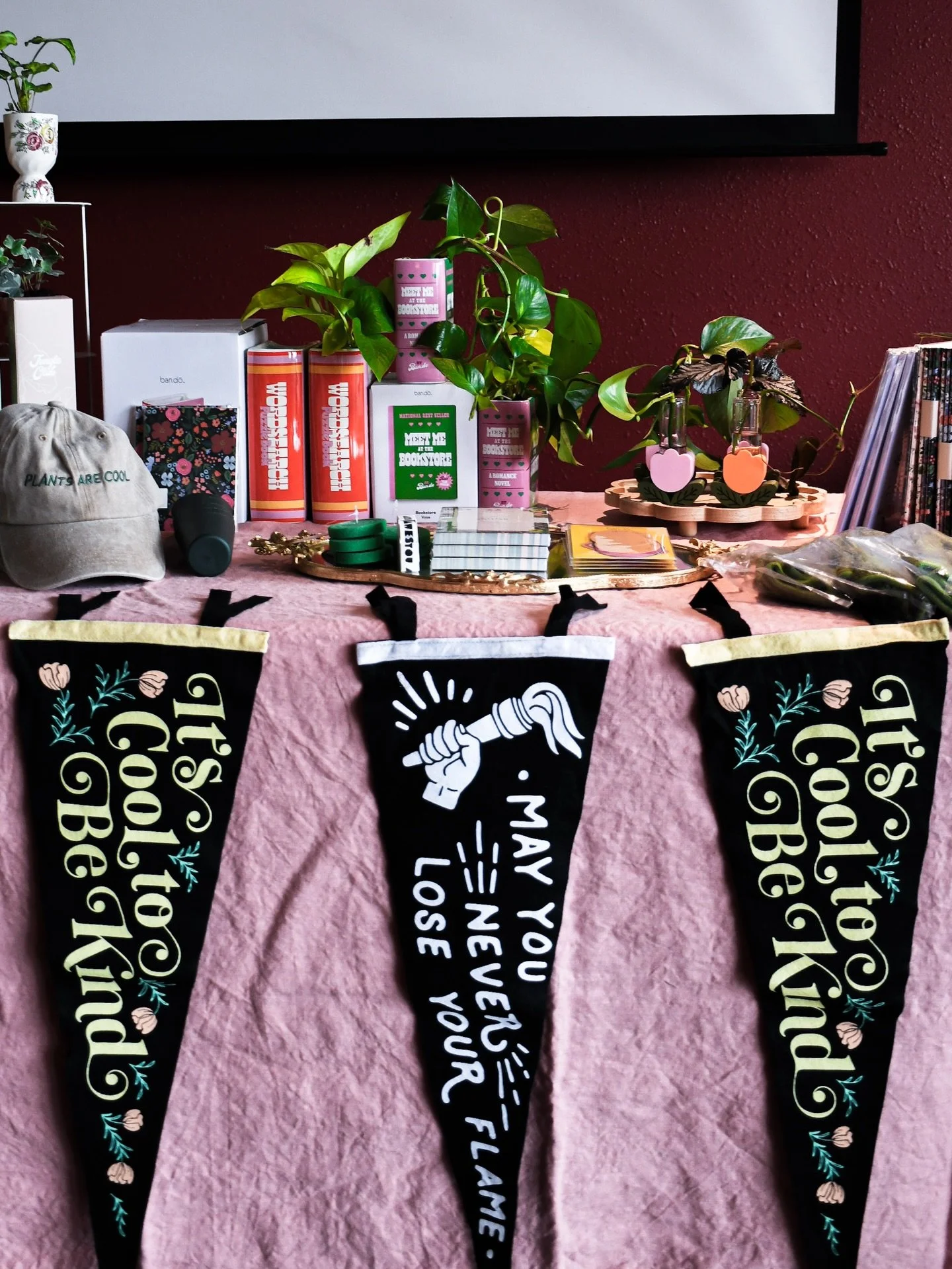 Thanks to everyone that came out for the &ldquo;Treat Yo&rsquo; Self&rdquo; event at @2townscider Taproom this past weekend. I had so much fun talking to you all about plants and hanging with @hannahbeeking and @houseofazelea. 🥰🪴