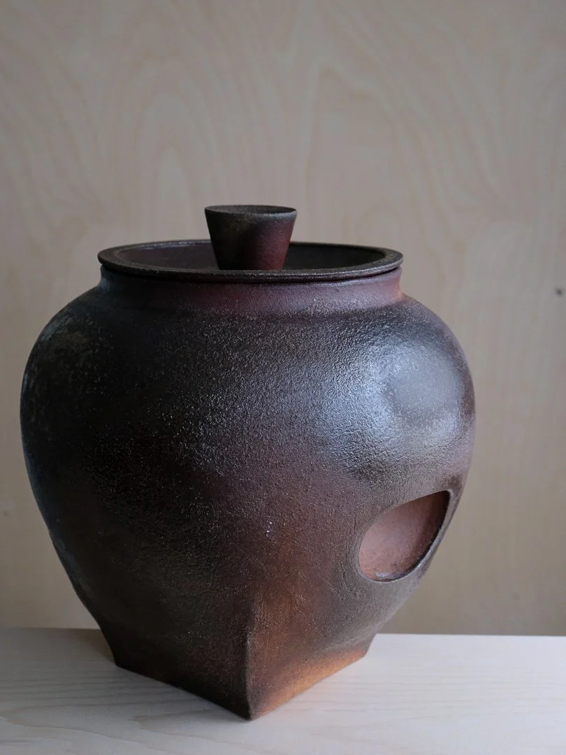 Rice Jar
11 × 10 × 10 in
$2500
