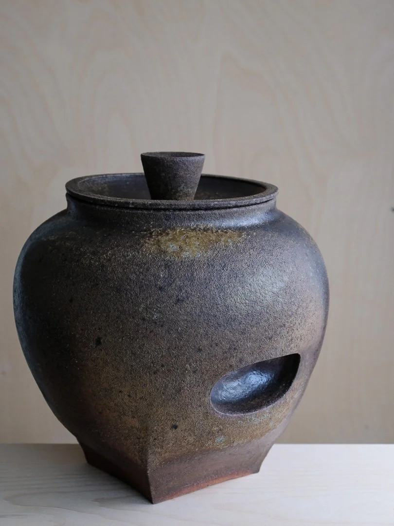 Rice Jar
11 × 10 × 10 in
$2500