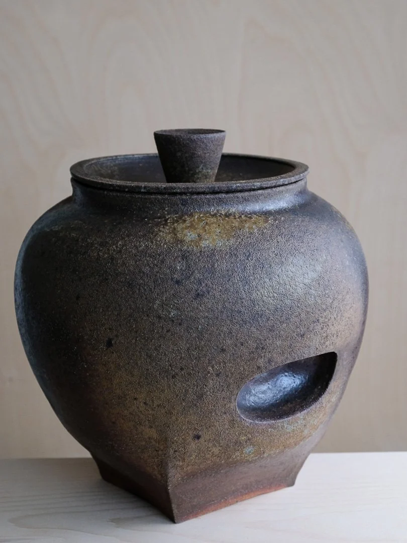 Rice Jar
11 × 10 × 10 in
$2500
