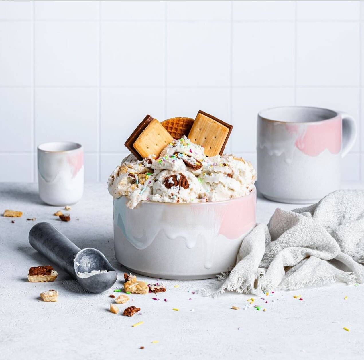 Indulge in nostalgia with our Ice Cream range. These charming Portuguese ceramic pieces capture the essence of childhood, ice cream delights, and carefree moments. They embody the beauty, delicacy, and pure joy that come with every sip

Each piece in