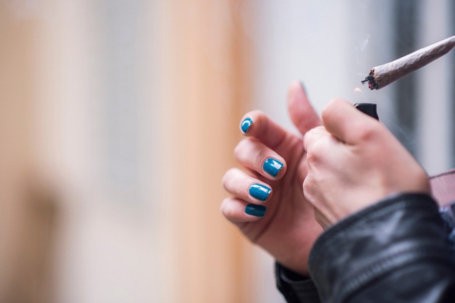 Suitability for on-the-go lifestyles and discreet consumption