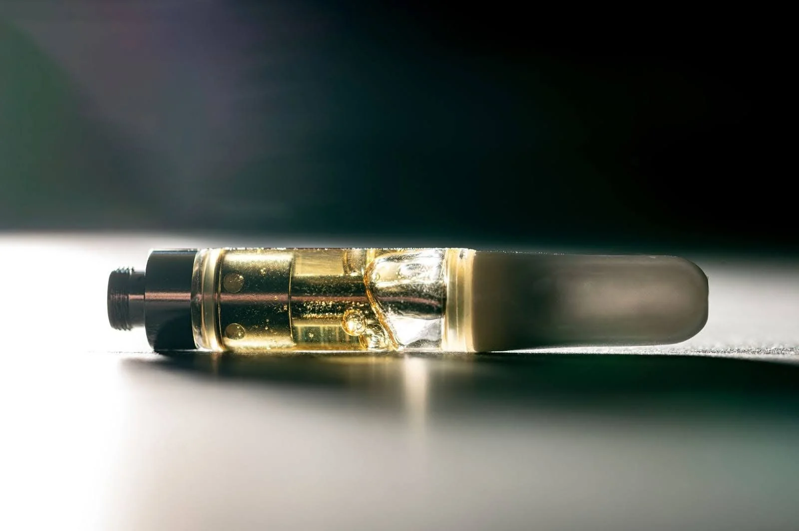 Can You Dab Distillate? The Ins and Outs of Usage