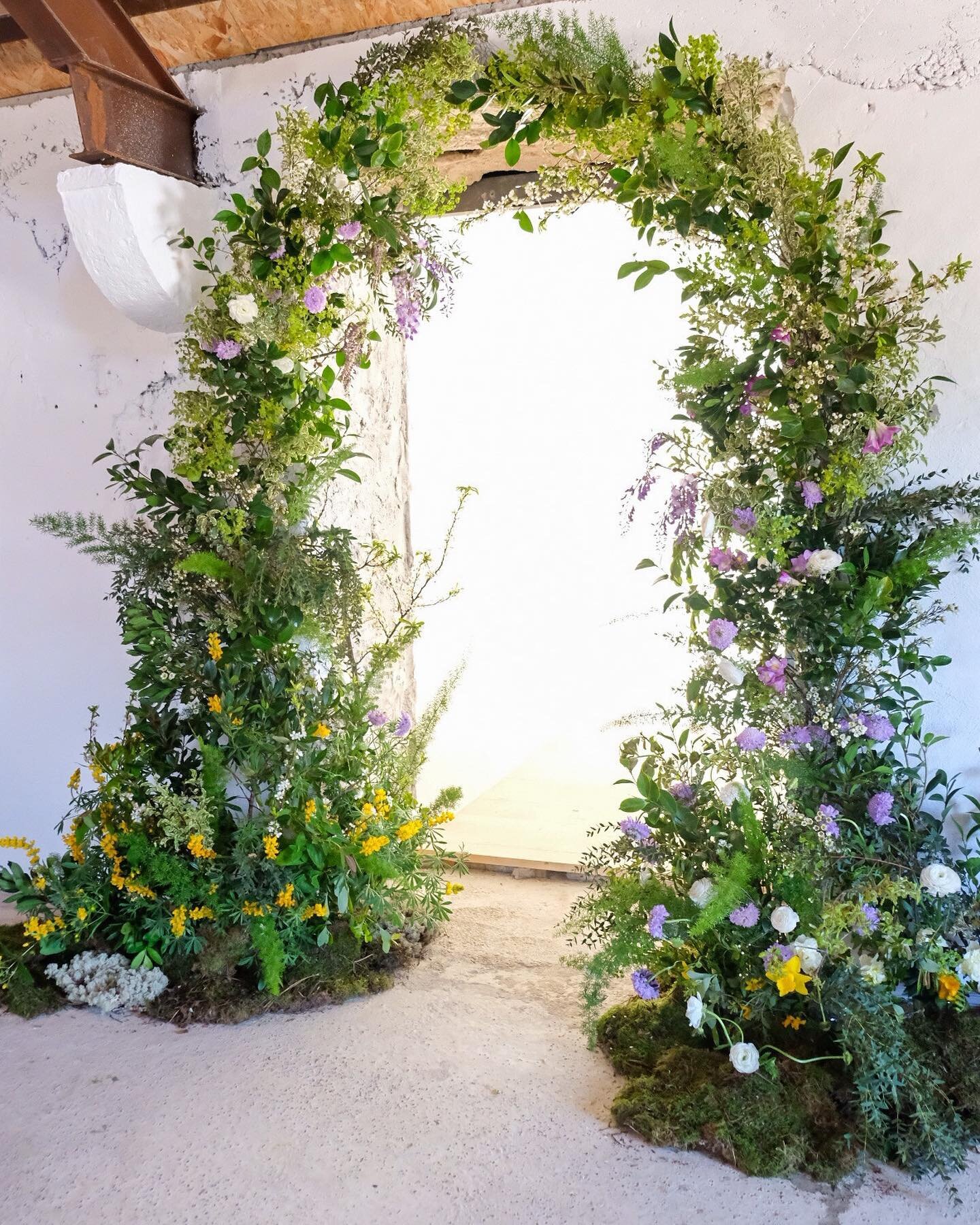 Somos floristas, mas, acima de tudo, somos floricultores.
Esta &eacute; a nossa hist&oacute;ria. 
Produzir cada flor para um momento especial.
Replicar a linguagem da natureza, lev&aacute;-la connosco onde quer que vamos. Porque, a beleza e a per&iac