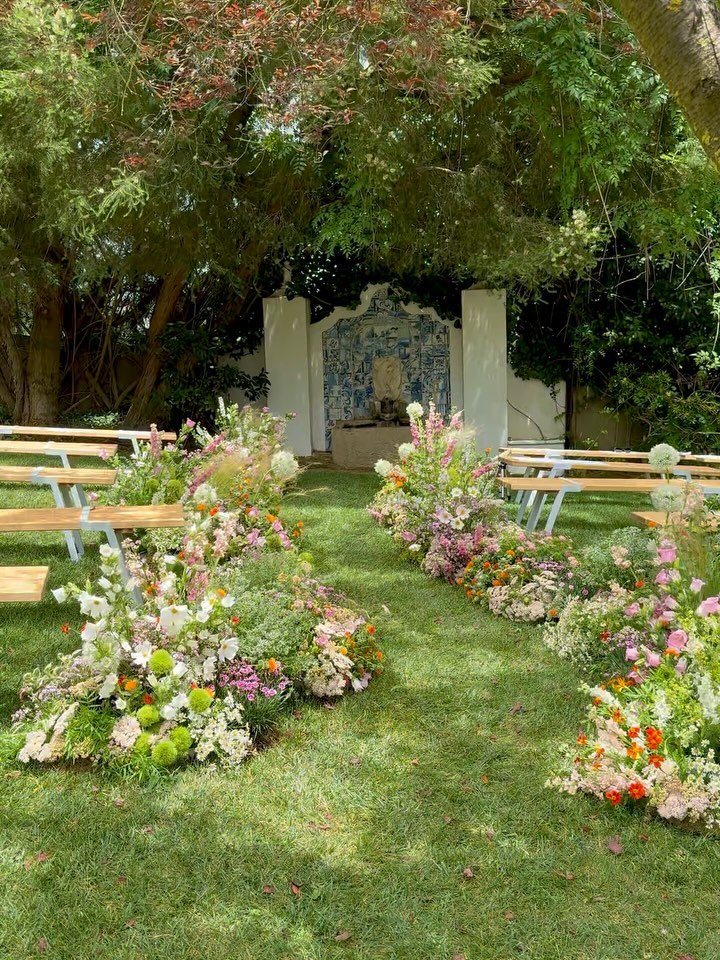 We call it a Summer Garden 
Lola &amp; Jo&atilde;o&rsquo;s ceremony was a true celebration for all the @casa_sacoto bees!
It was such a special and emotional day.
Congratulations, @l.o.l.a.i.s.a.b.e.l and Jo&atilde;o, and thank you for trusting in ou
