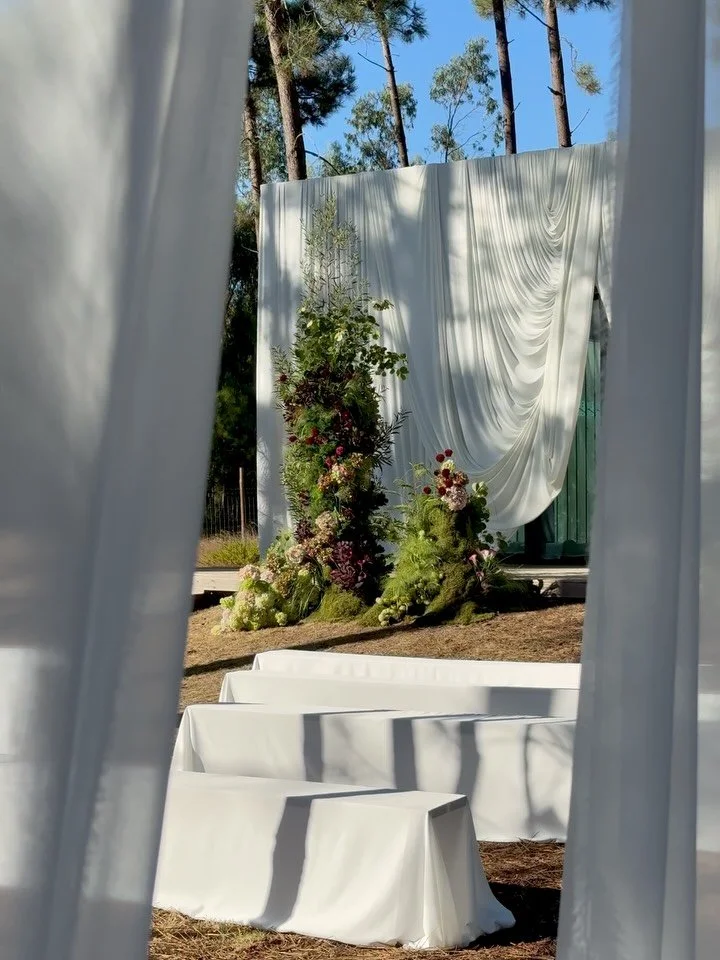 Em &amp; Liam&rsquo;s wedding &mdash; The Game of Contrast.
Sculptural blooms. Draped linens. Raw nature.

Florals: @weare.flo 
Styling &amp; Set design: @thecoolest.concept 
Venue: @craveiral 
Photographer: @joaoalmeida_fotografia