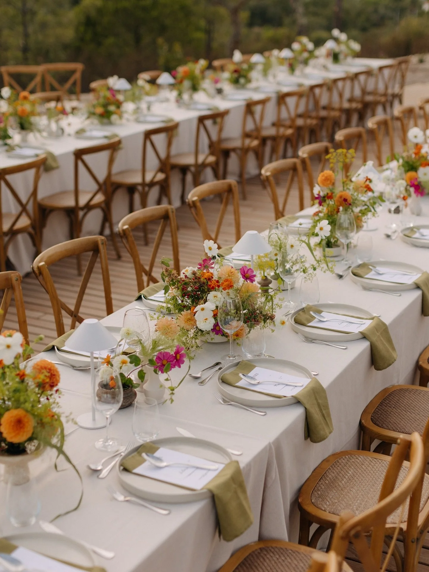 The last wedding of the season is here. And what a special one it was! 
For Camila &amp; Diego, the goal was balance &mdash; a tablescape of fall colors and seasonal florals set against the bold, brutalist lines of @pa.te.os and the warm tones of the