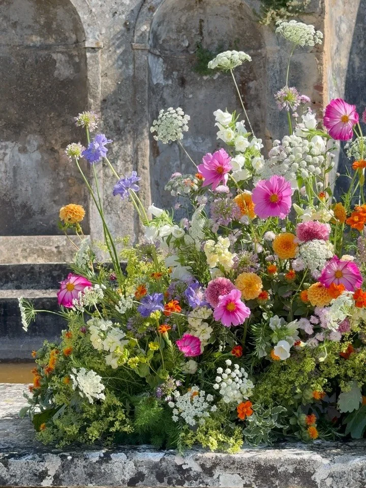 Dear 2025,
You were our creative retreat.
A year of new partners, amazing clients, and the privilege of building the team of our dreams, always showing up, supporting each other, and making magic together.

You challenged us with the windiest setups,