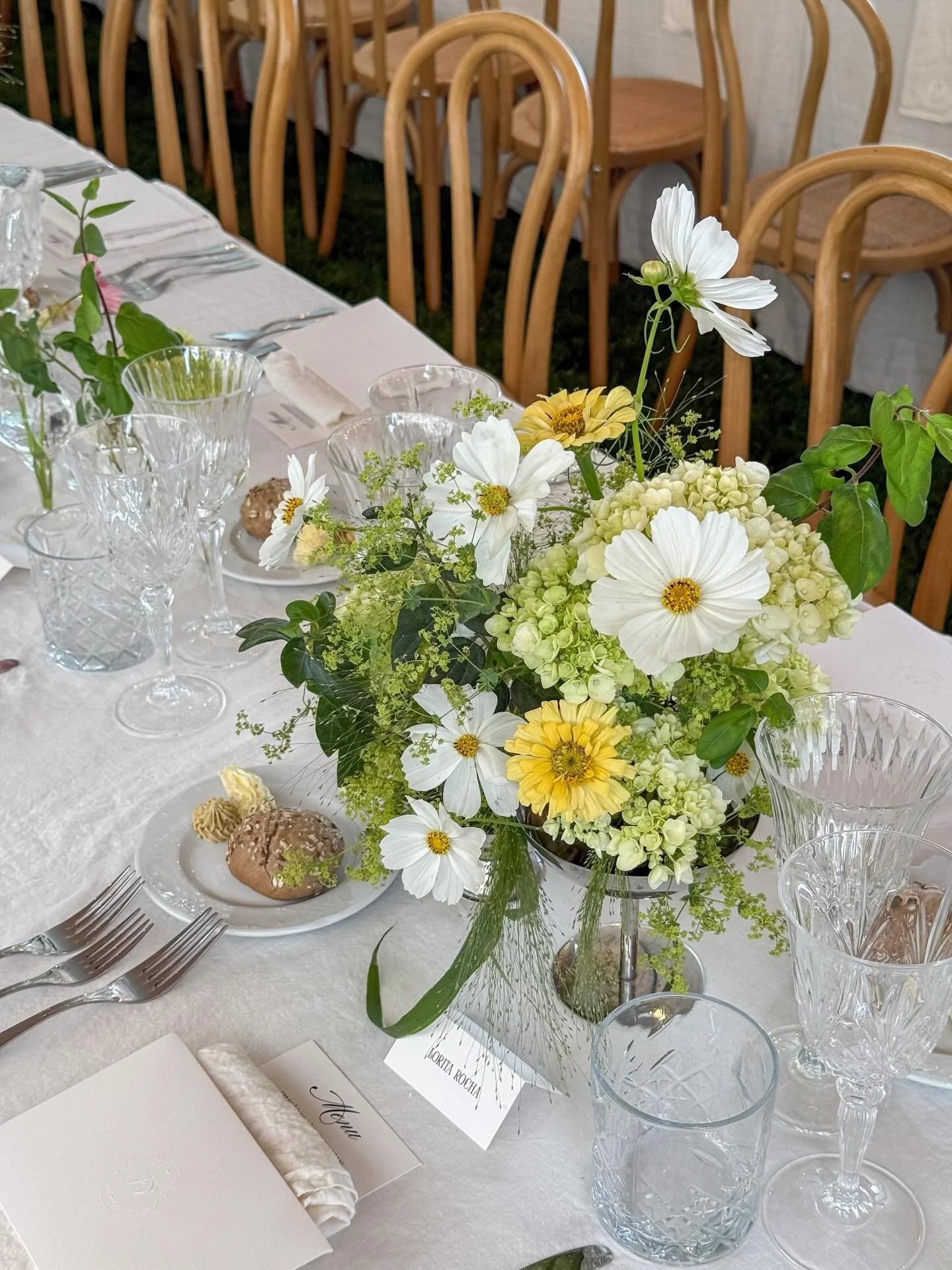 Effortless elegance, elevated details, and enduring beauty.
A Douro moment for Francisca &amp; David

wedding planner @fuse.weddings 
photographer @piabacino 
content creator @trinbea 

#destinationwedding #portugalwedding #dourowedding #tablescape #