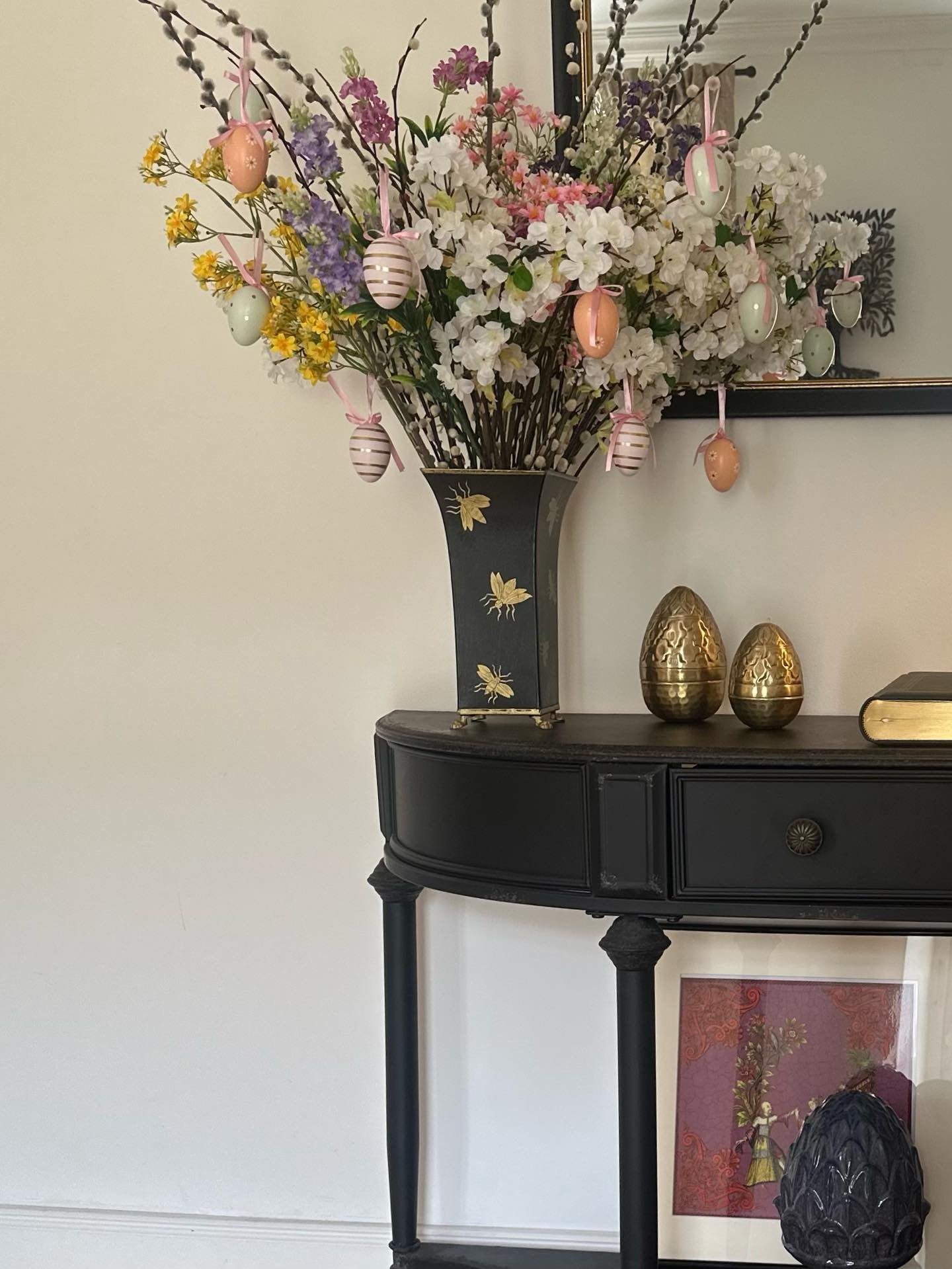 Welcome, metal consoles #consoles #metalfurniture #consoletable #viennashopping #prettylittlethings