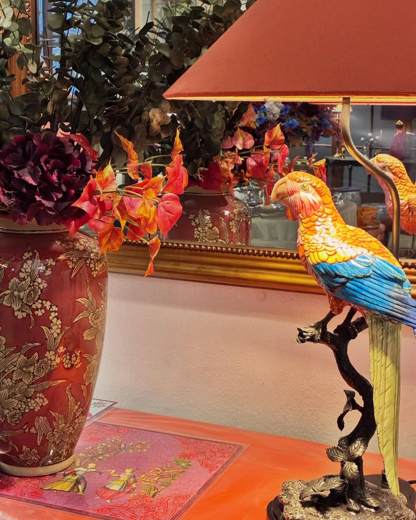 Interior but make it jungle 🦜  #porcelainlamps #lampshades #interior #prettylittlethings #homedecor