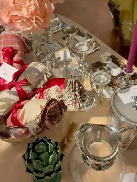 Beautiful linen napkins and placemats by @delacovadesign @palais_interiors ✨  #napkins #beautiful #dinnertıme #prettylittlethings #tableware