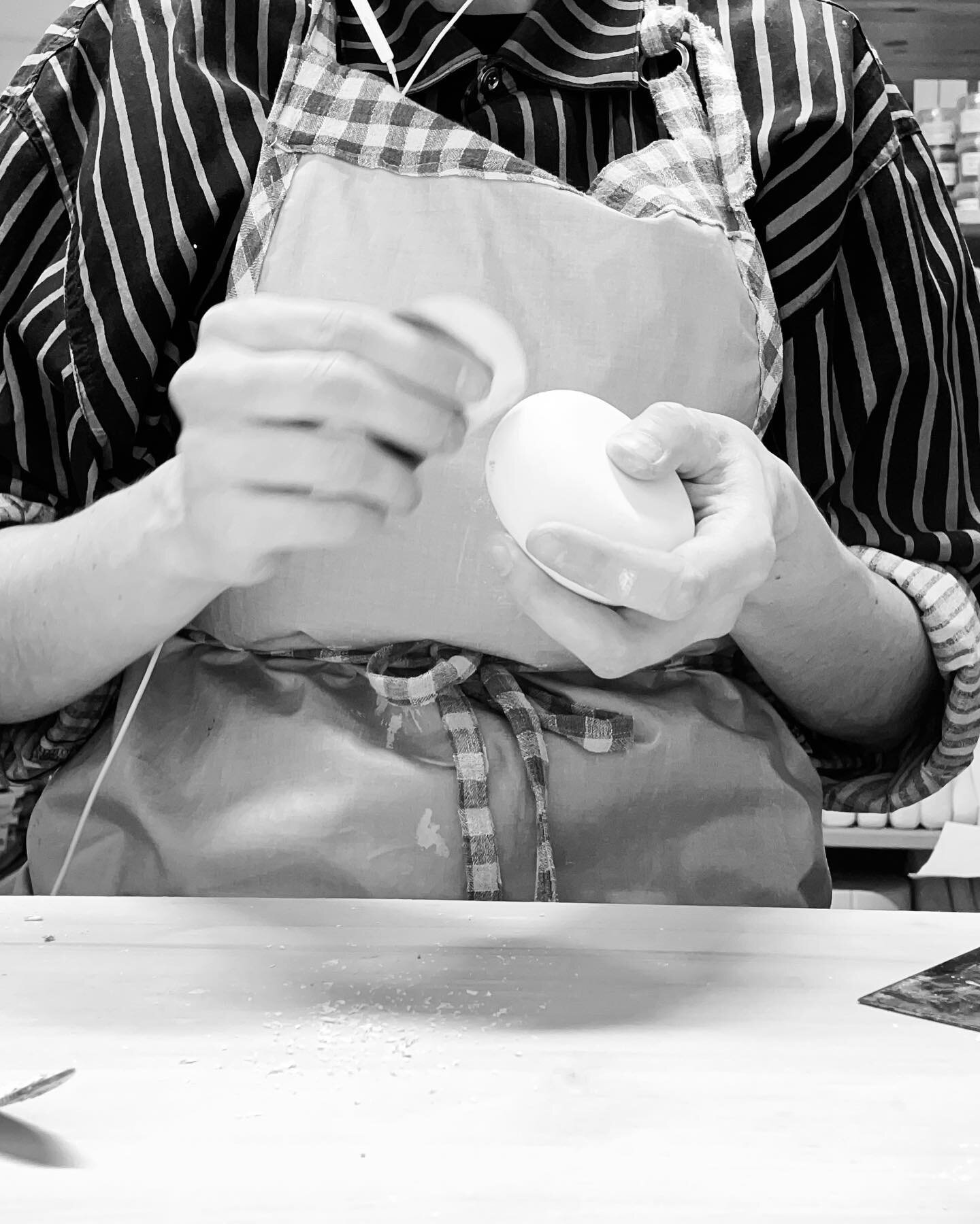 Plaster days behind and ahead. Making models and molds 🤍

#lauraitkonen #ceramics #handmade #finnishceramics #ceramica #ceramique #plaster #makingprocess #makingceramics #plasterwork #handmakingmethods #studioceramics