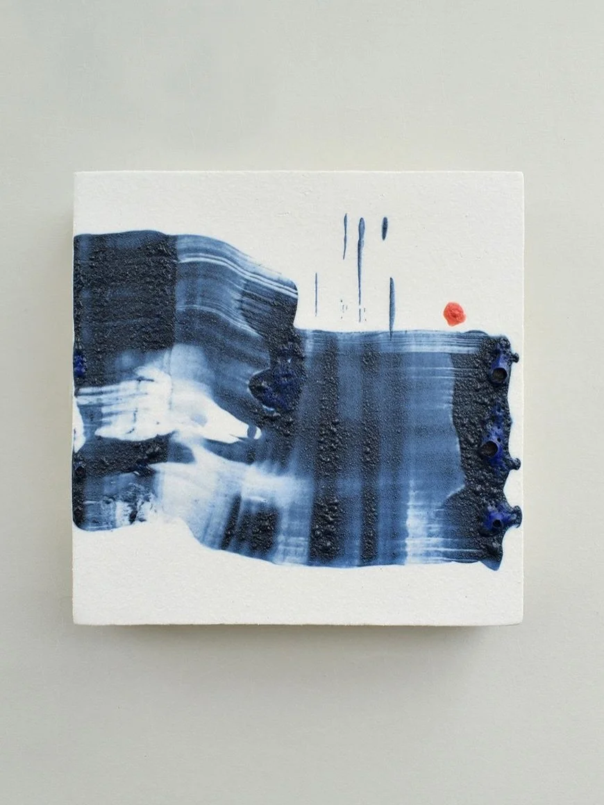 &rdquo;Myrskyn silm&auml;ss&auml;&rdquo;

Kivitavara, lasitteet
16x16x4cm
2025

Saatavilla @teosmyynti ☀️