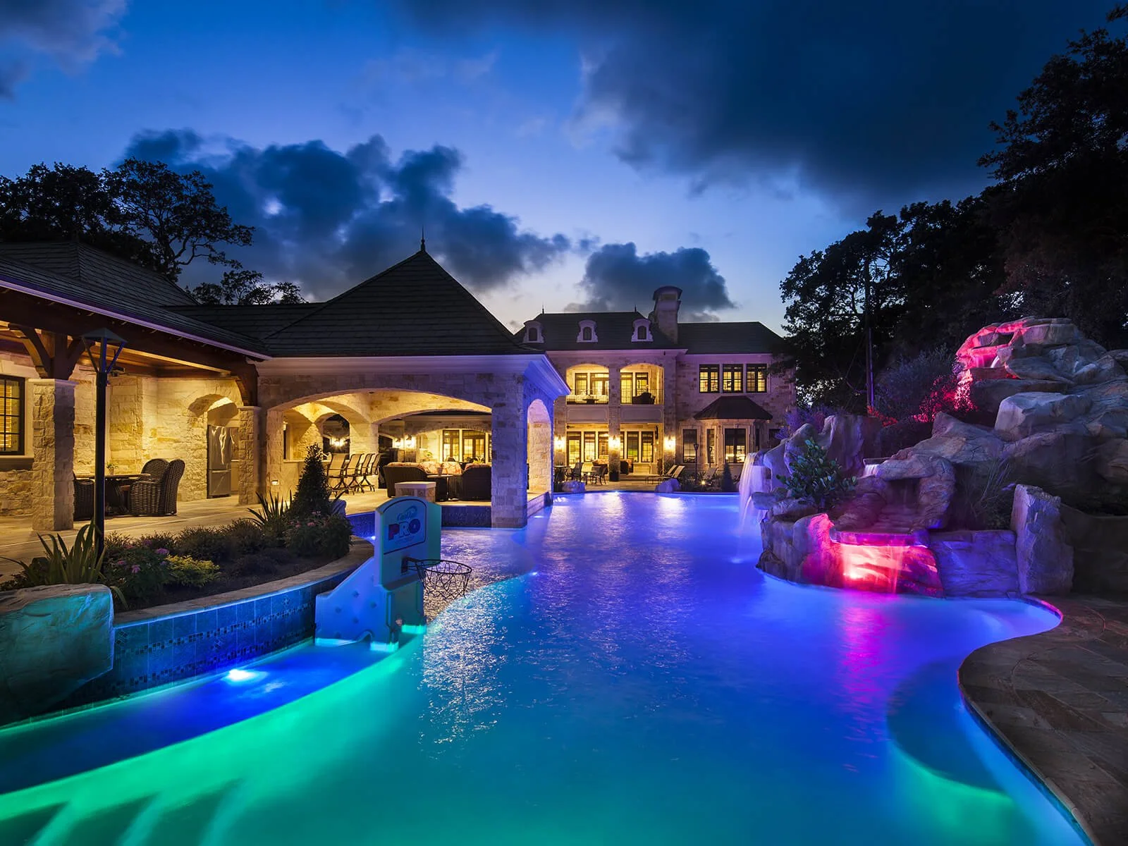 pool-area-led-lighting.jpg
