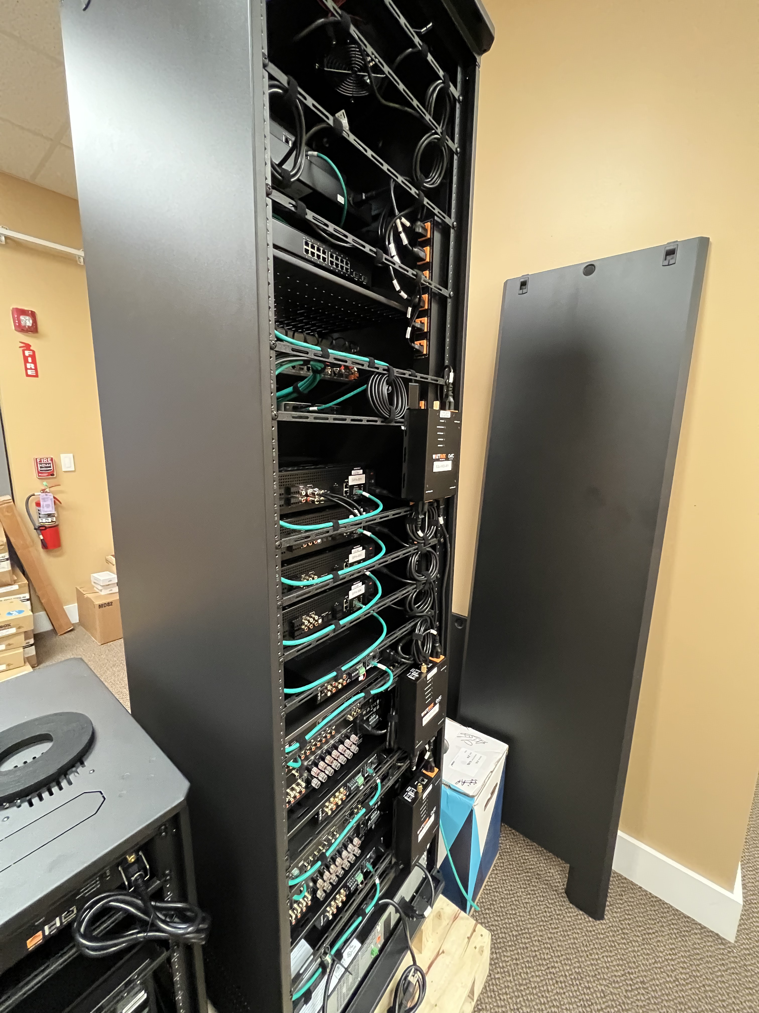 equipment-rack-cabling.png