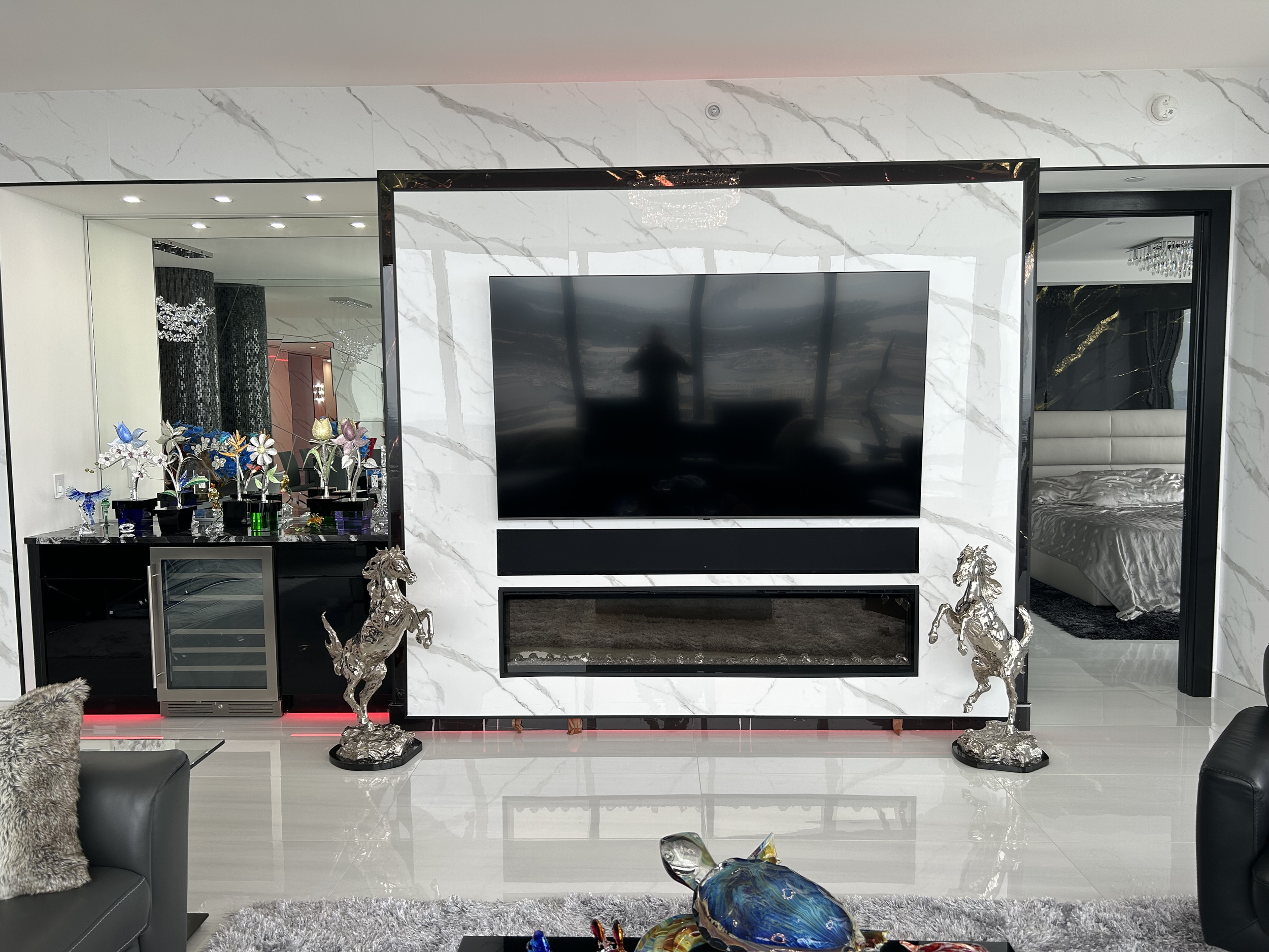 flatscreen-lcd-tv-with-soundbar-led-lighting.png