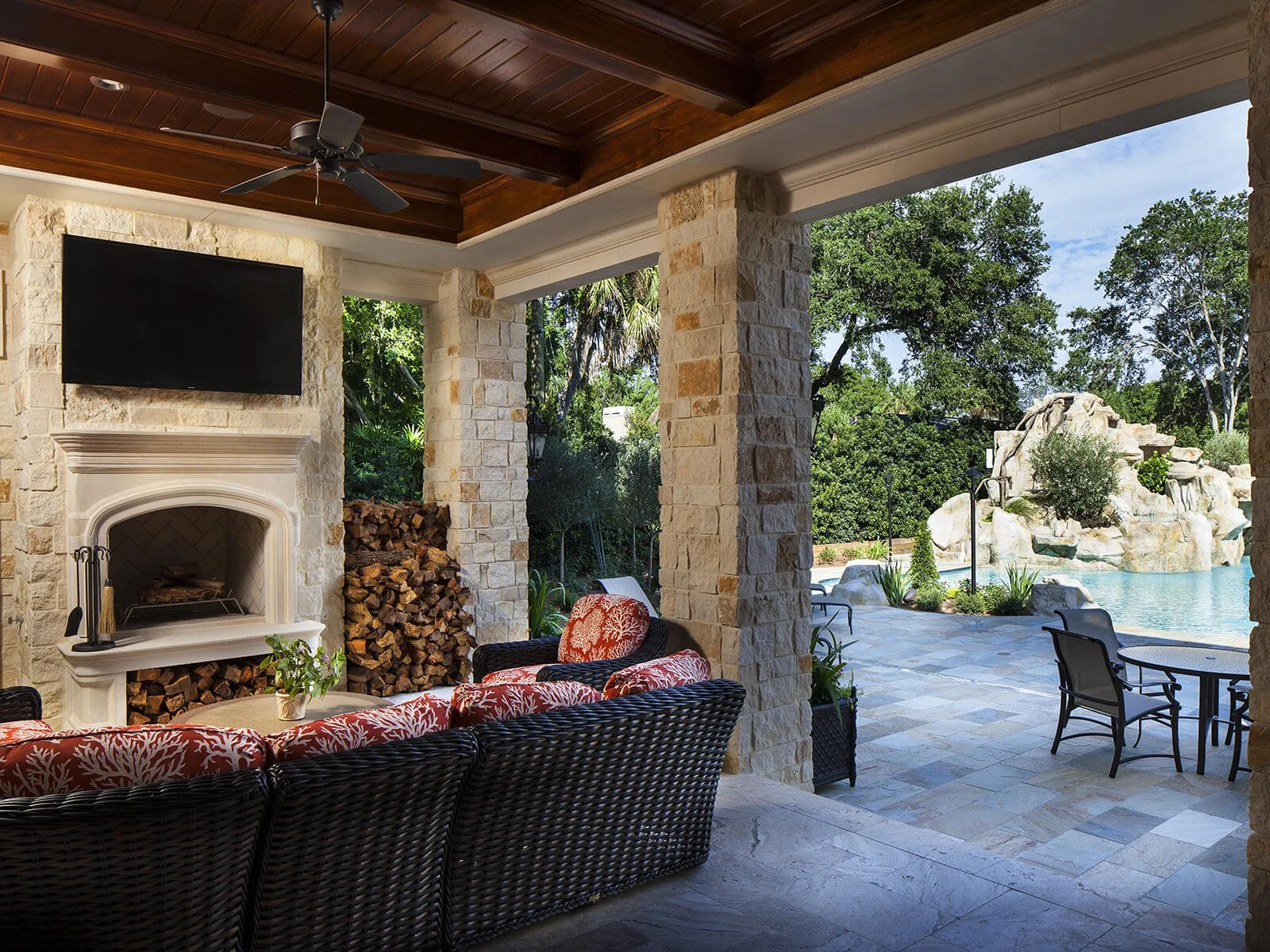 outdoor-cabana-with-tv.jpg