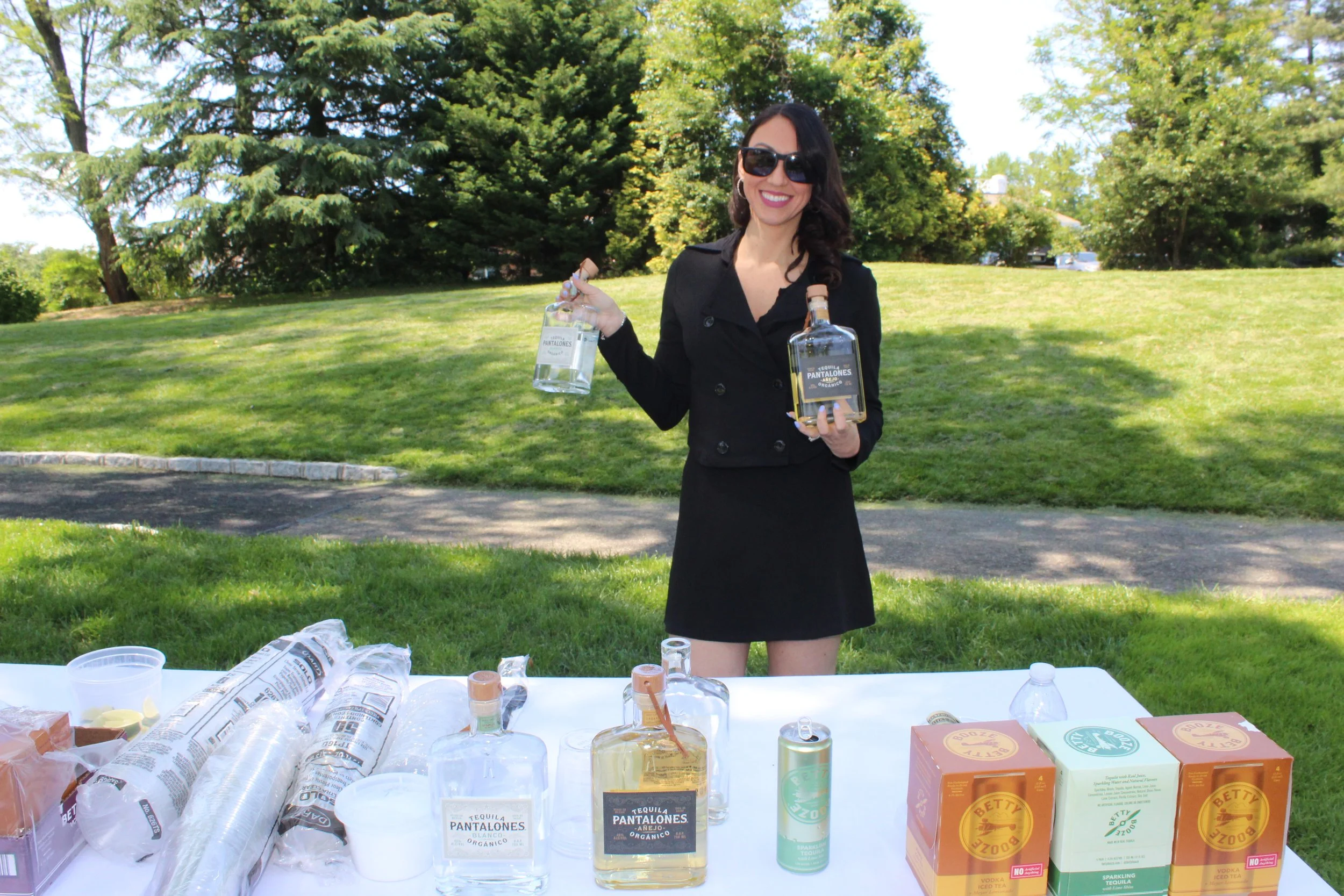 Vendor Pantalones Betty Booze table.JPG