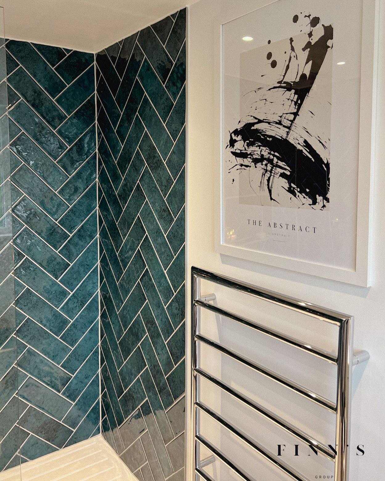It&rsquo;s the green tiles for us💫 

.
#bathroominspo #greentilesbathroom #greentiles #bathroom #hertfordshirebuilders #bathroomdesign #easybathrooms #surrey #surreybuilders #richmondbuilder