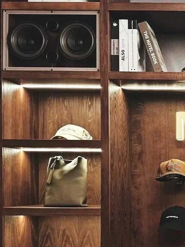 Custom handmade hifi speaker installation in Madrid for Nude Project