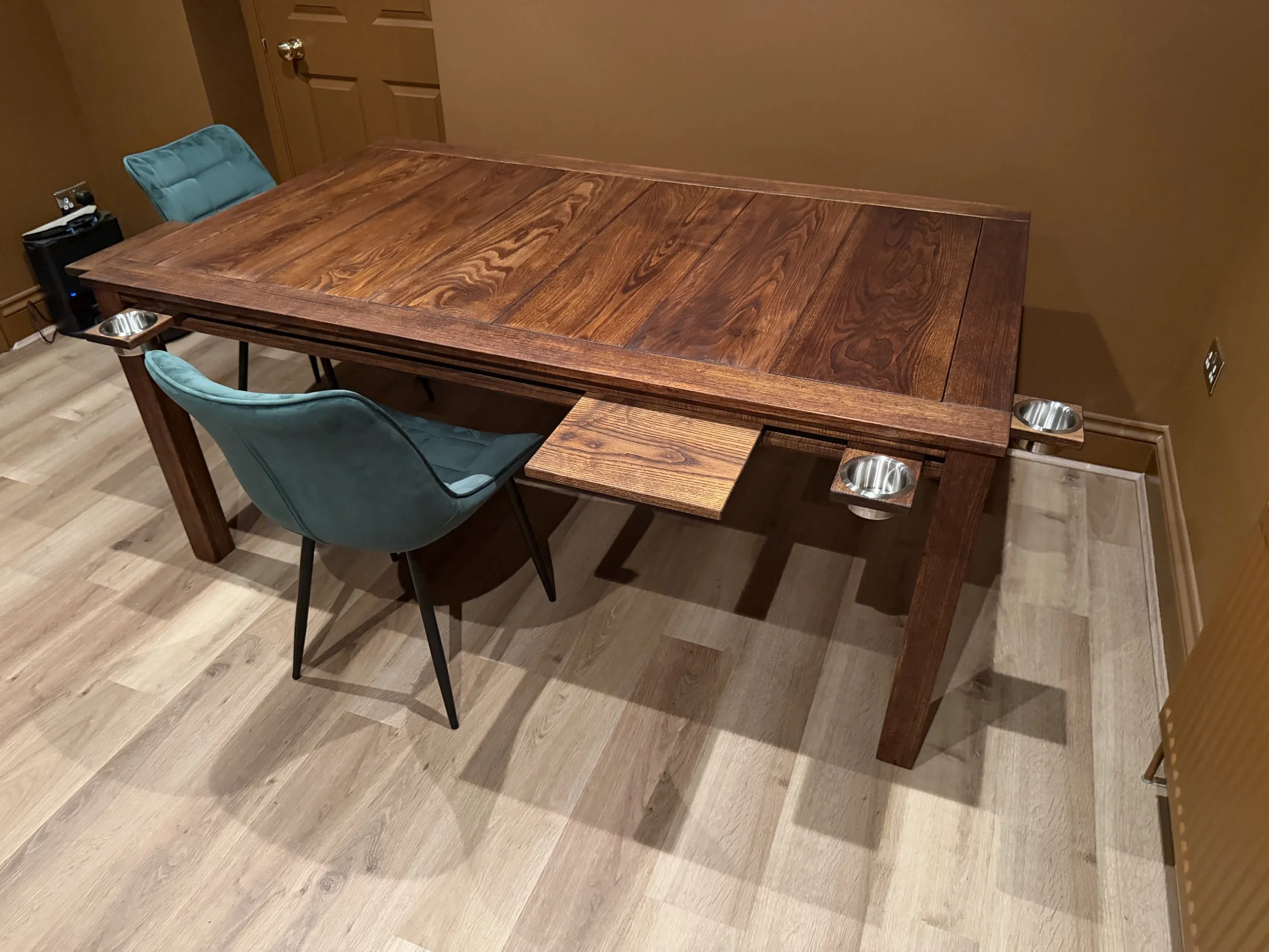 Meeplewood is a UK-based woodworking company specialising in the creation of high-quality, handcrafted board game table