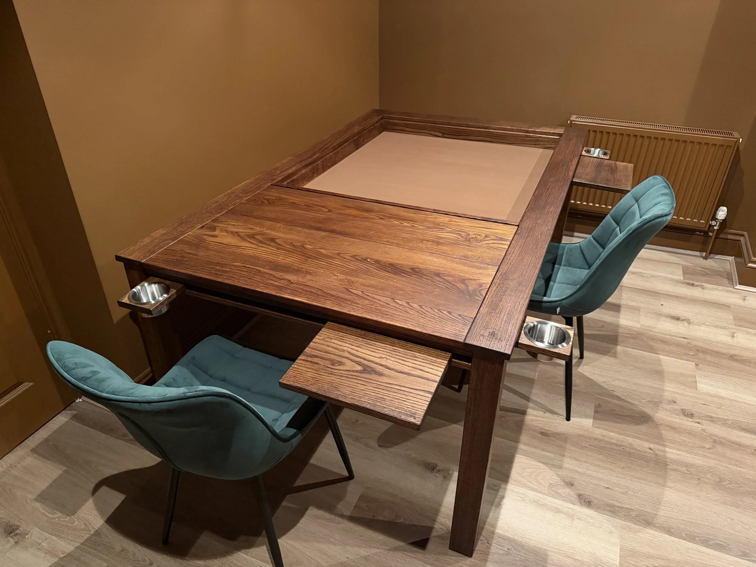 Meeplewood is a UK-based woodworking company specialising in the creation of high-quality, handcrafted board game table