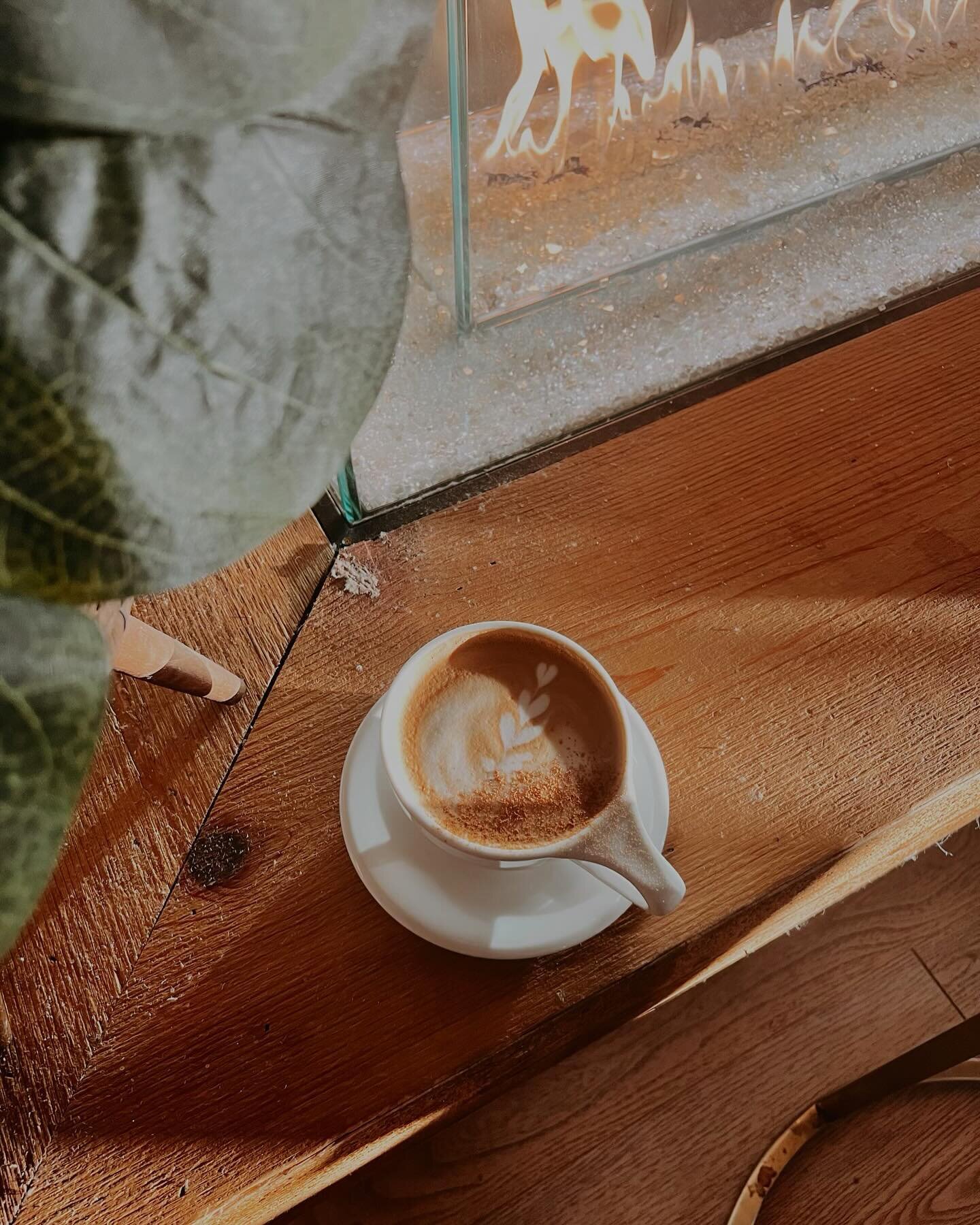 That picture-perfect latte moment 😮&zwj;💨 Shoutout to our baristas for always bringing their latte A-game to the bar! It&rsquo;s a great day for a latte, come on in for one of our signature drinks or a new spring special! 😊🫶 

#coffee #latte #lat