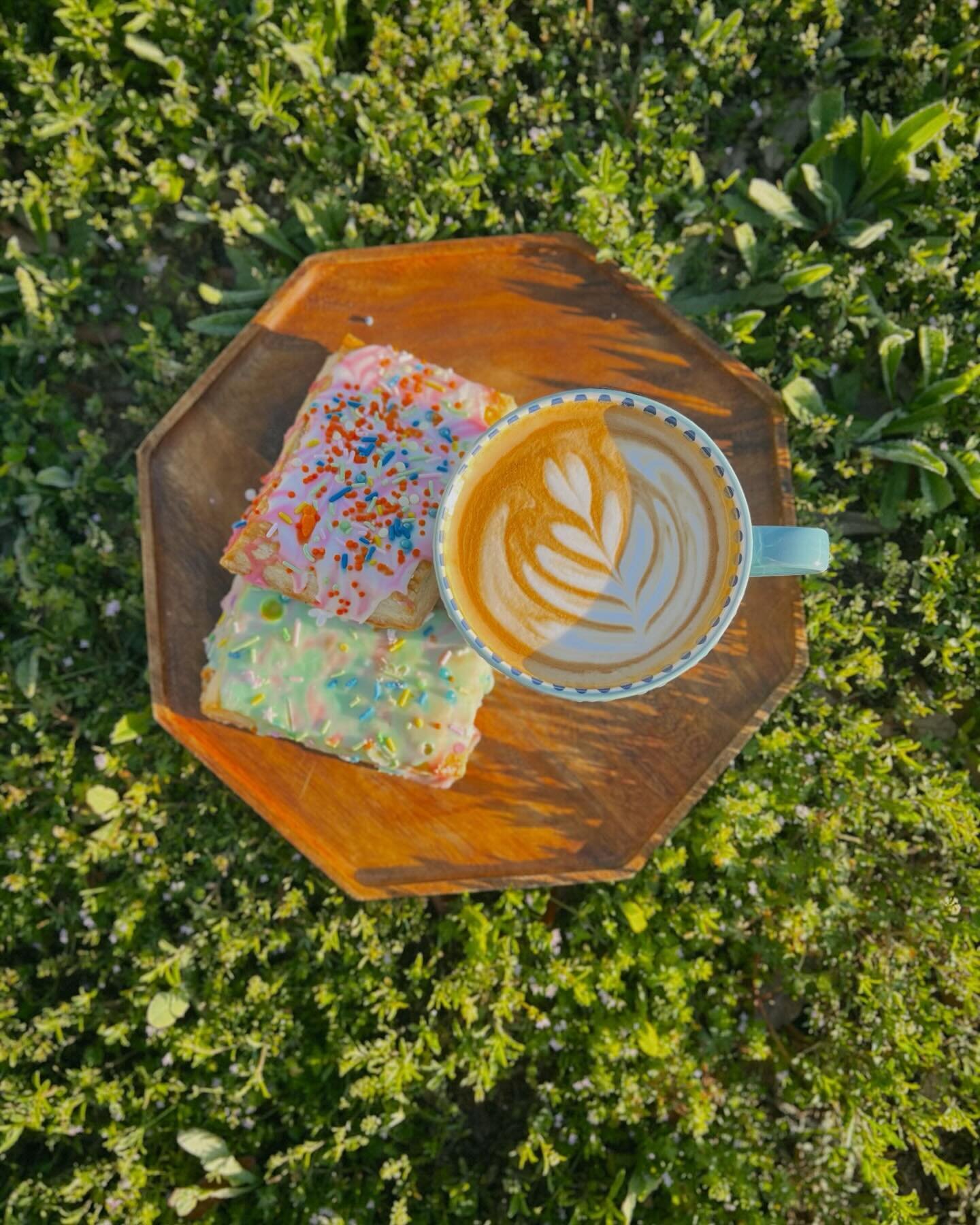 Hoppy Easter!🐰🌸 We hope you enjoy this beautiful day with family and rest up for the week ahead! We&rsquo;ll see you tomorrow at 7am🐣

#happyeaster #latteart #poptart #txbakery #arlingtonfoodie #groundsandgoldcoffee #arlingtoneats #coffee #barista