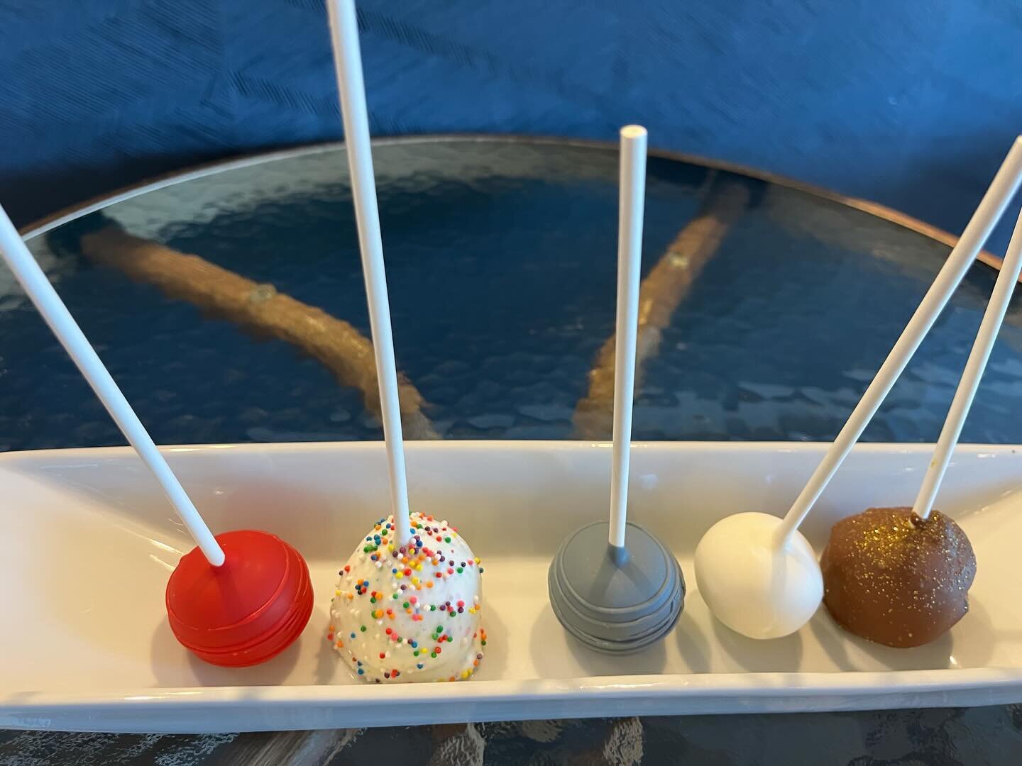 ☀️Who&rsquo;s ready for the weekend? Come in and stock up on Cake Pops while you can with our eclipse weekend BOGO special! Buy One Cake Pop &amp; Get One FREE!! 

*Offer good while supplies last.*

#coffee #cakepops #dfwmom #fortworth #fortworthmom 