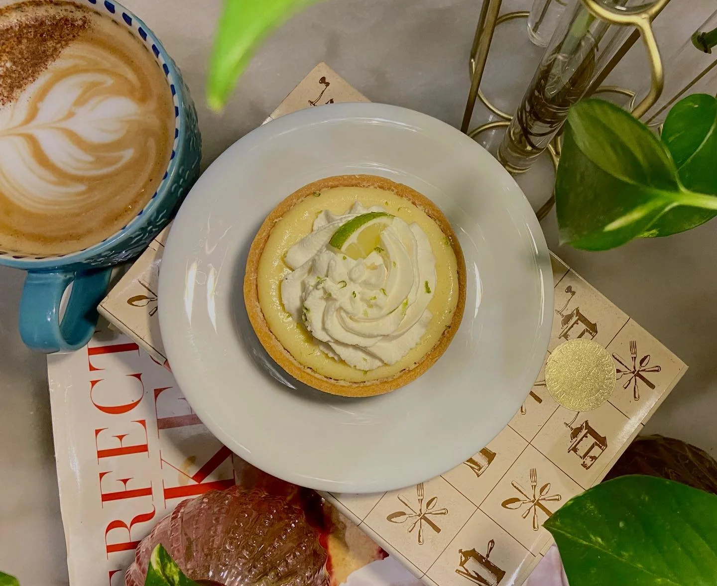 Your next favorite pastry is here! 

These handmade, individual key lime pies are tangy, refreshing, and the perfect summertime indulgence!

#groundsandgold #grounded #dfwcoffee #coffeeshop #latteart #latte #arlington #dallas #baristalife #barista #c