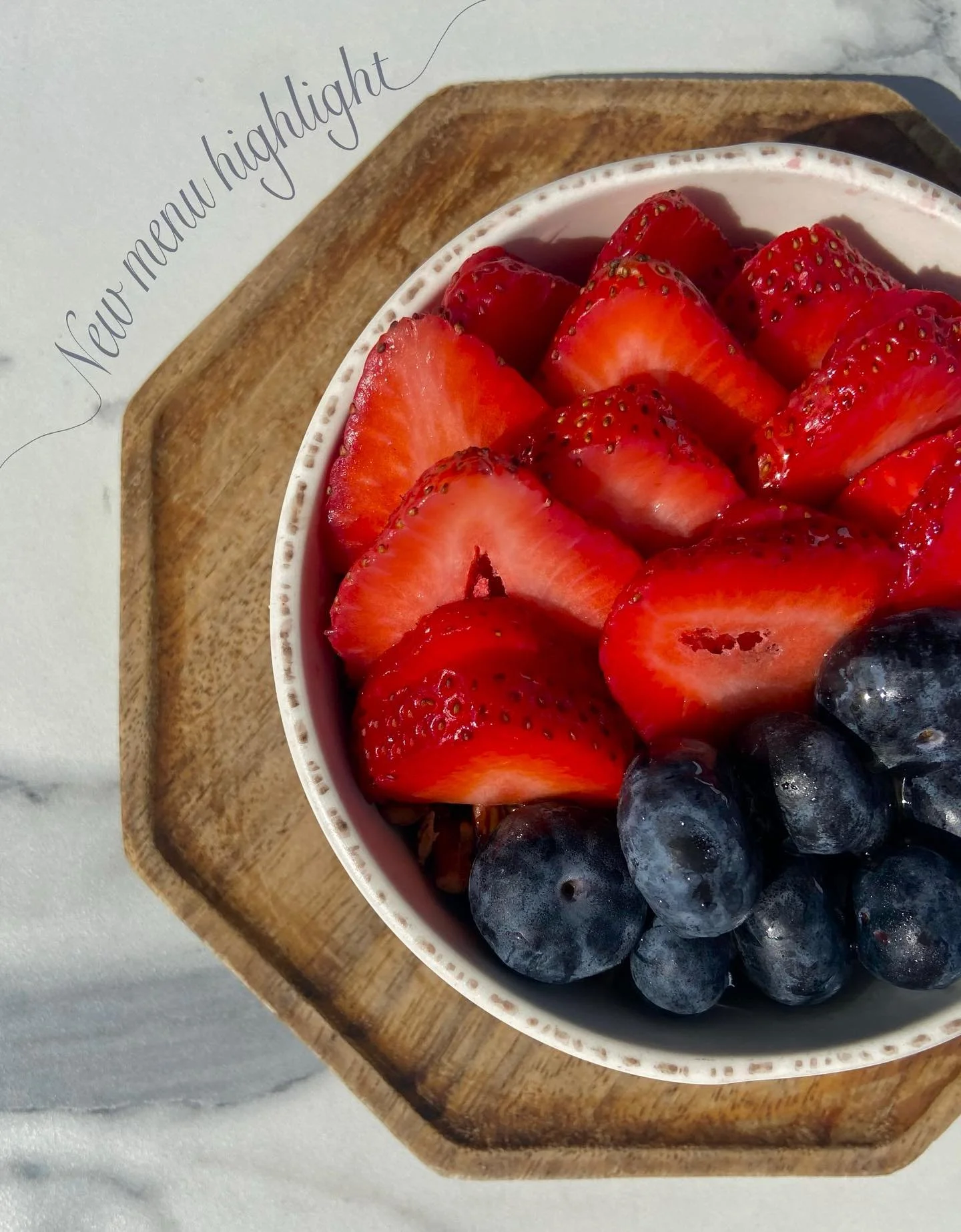 A summertime classic, The Greek Yogurt Parfait: a perfect choice for a sweet and healthy breakfast! 

🍓Made with fresh strawberries and 🫐blueberries as well as our house made  granola, topped with honey for every perfect bite! 

#groundsandgold #gr