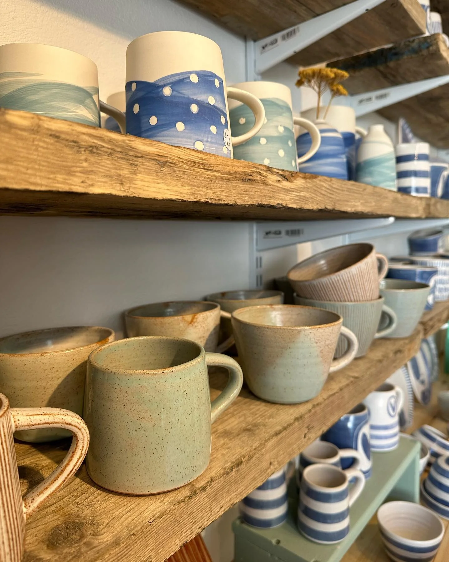What a perfect day 🙏🏻 finding a beautiful new artisan shop on the fish quay in Polperro . Absolutely stunning 🤩 Thankyou @lauralaneceramics 🥳 #polperro #lauralaneceramics #handmade #pottery #potterylove #swcp