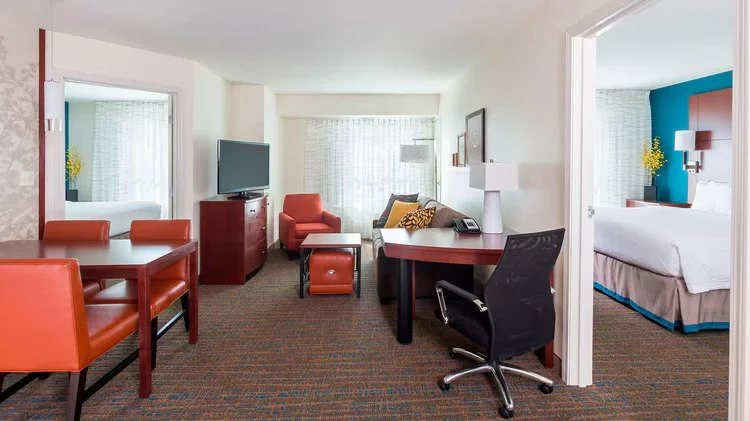 residence inn fargo room.jpg
