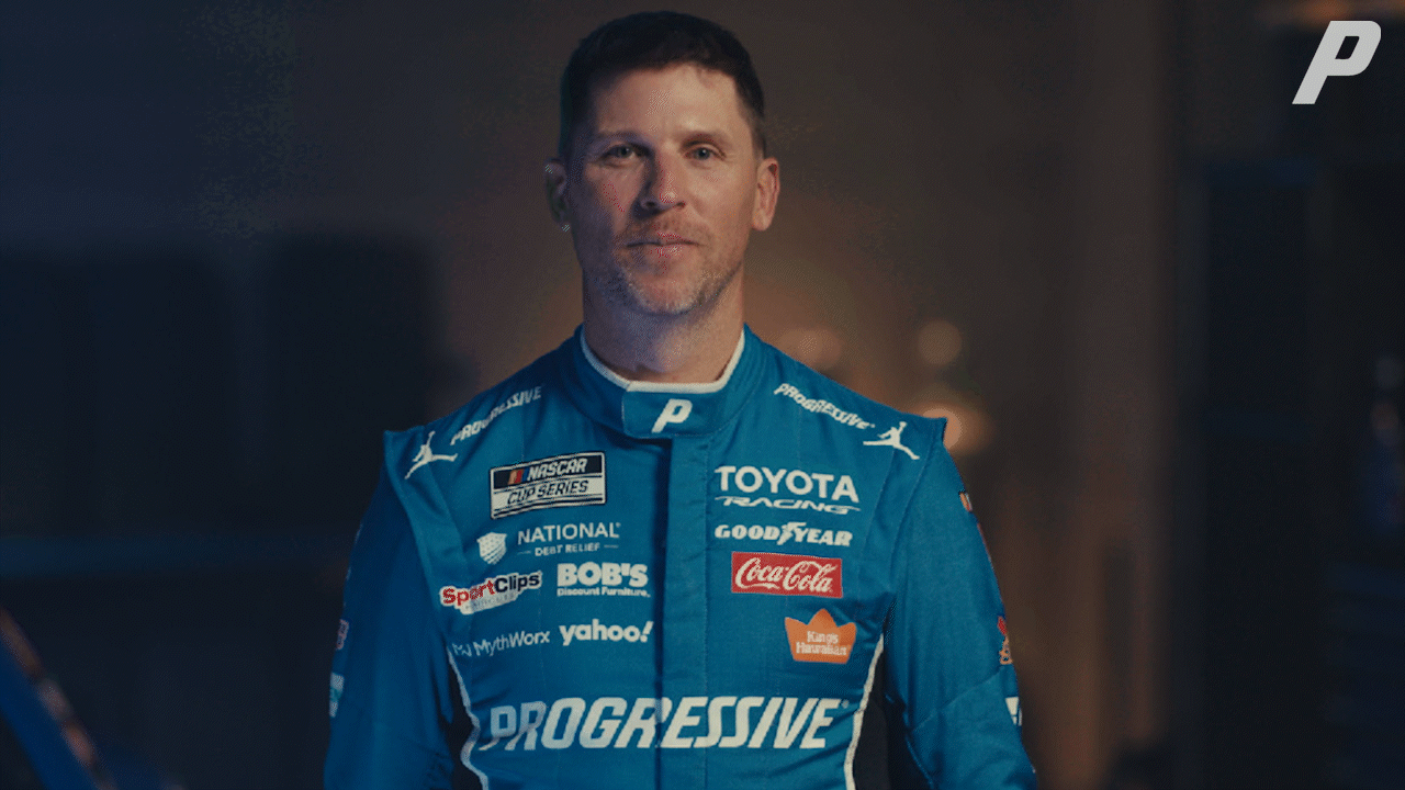 26D30020_DennyHamlin_Thumbs.gif