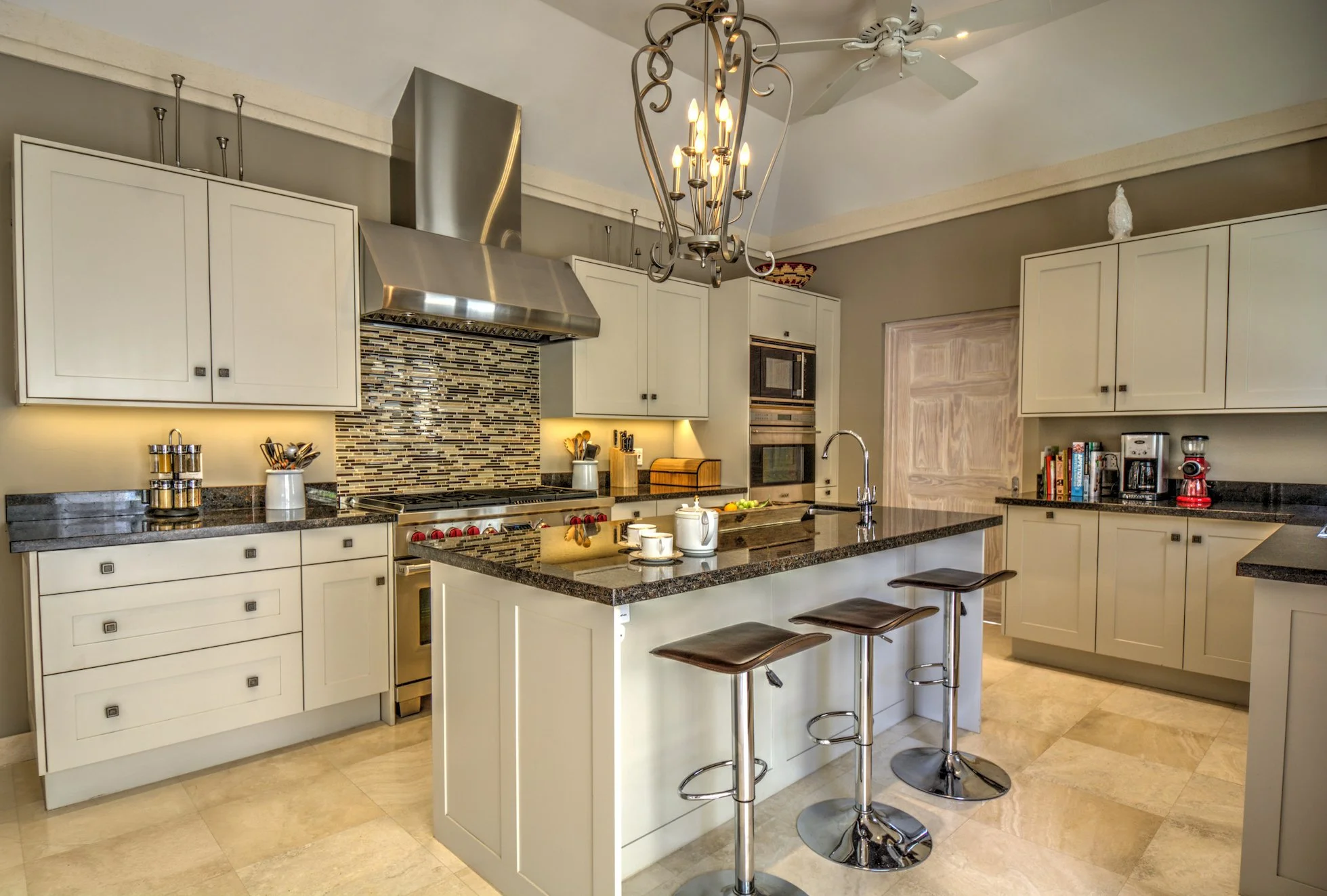 Kitchen 2.jpg